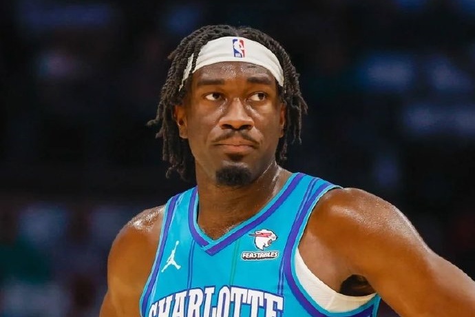 黄蜂交易马威至太阳，收获选秀权助力未来重建  